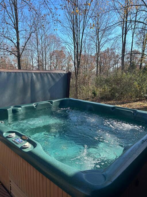 Optimum Cabin #12 With Hot Tub And Jacuzzi On Patoka Lake In Southern Indiana Seymour Eksteriør bilde