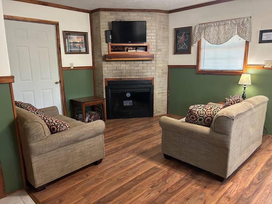 Optimum Cabin #12 With Hot Tub And Jacuzzi On Patoka Lake In Southern Indiana Seymour Eksteriør bilde